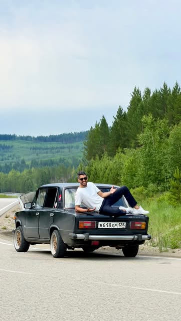 Road trip légendaire à bord de la classique 🏔️🏎️. L'aventure automobile continue avec @carmaxmorocco !