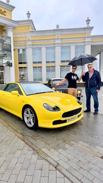 Rencontre exclusive sous la pluie avec cette merveille italienne jaune vif ⚡🟡. Vos avis sur ce bolide ?