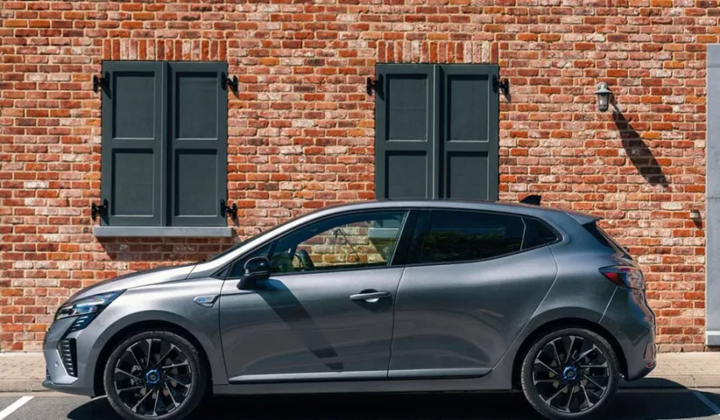 
								RENAULT Clio Hybride E-Tech complet									