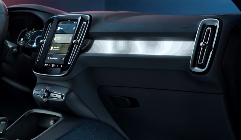 VOLVO C40 EV كامل