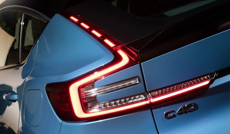 VOLVO C40 EV كامل