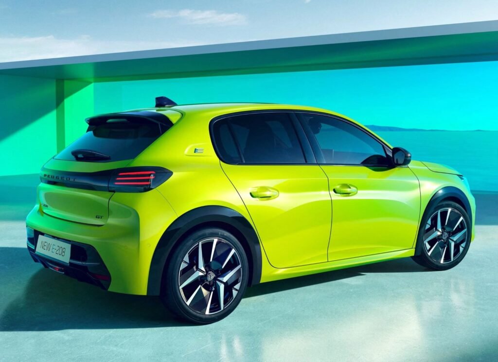 PEUGEOT e-208