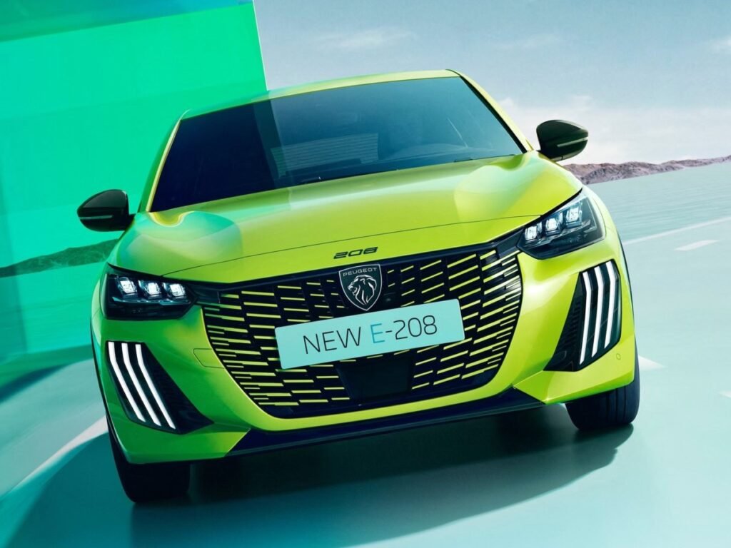 PEUGEOT e-208