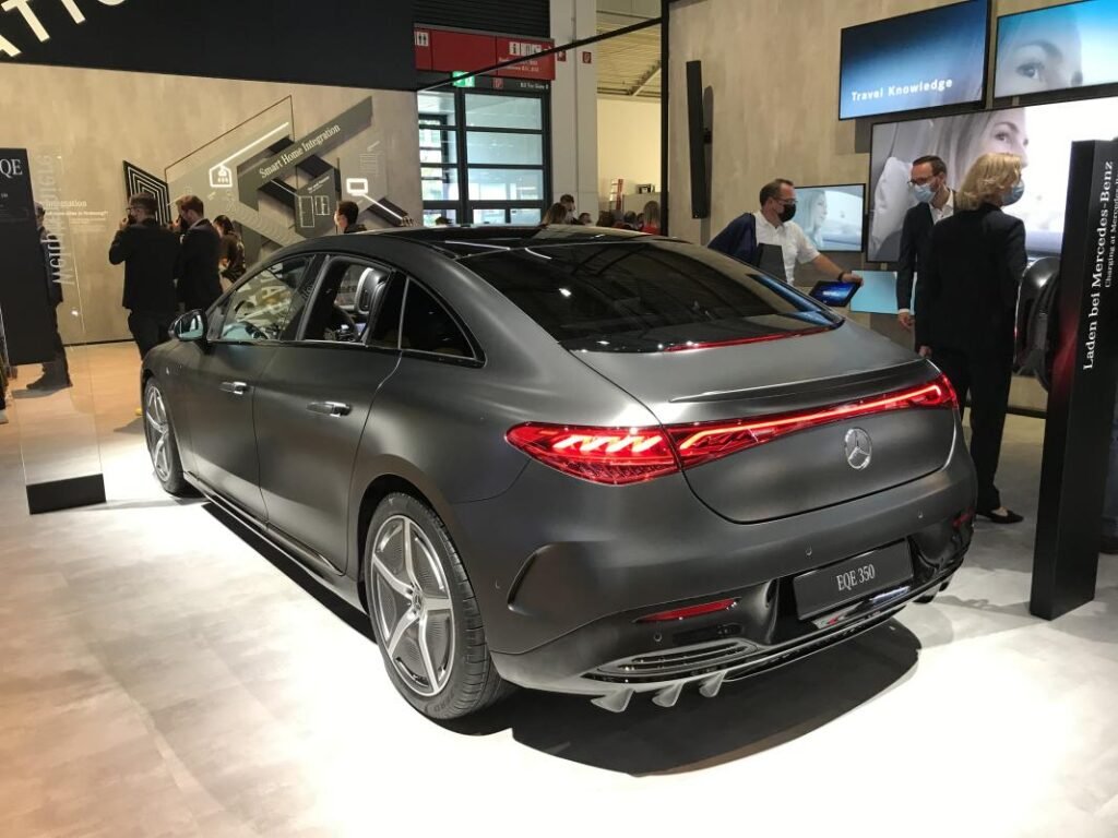 MERCEDES EQE