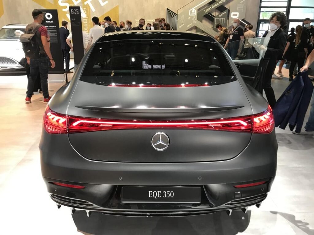 MERCEDES EQE