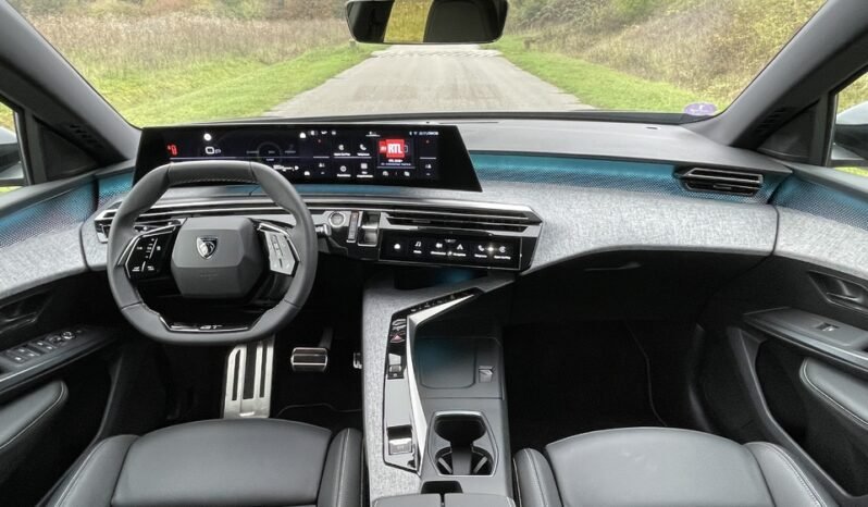 PEUGEOT 5008 كامل