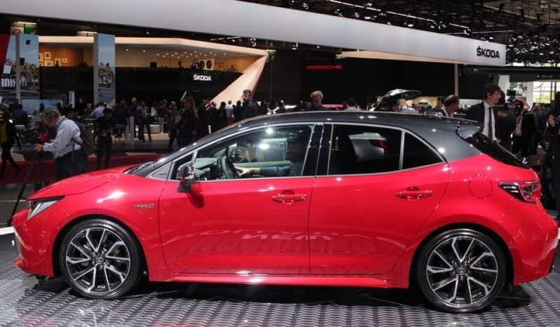 TOYOTA Corolla Sport полный