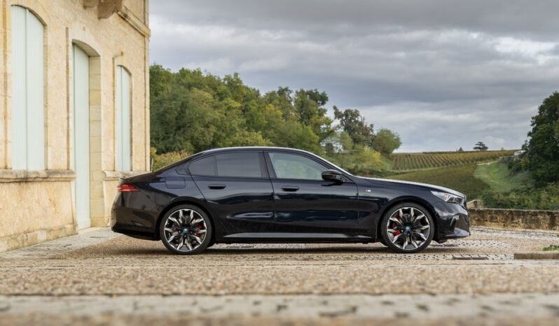 BMW i5 كامل