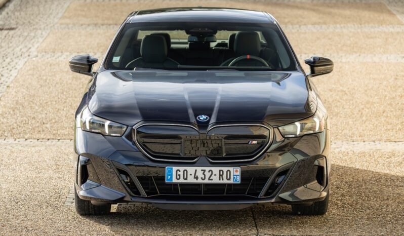 BMW i5 كامل