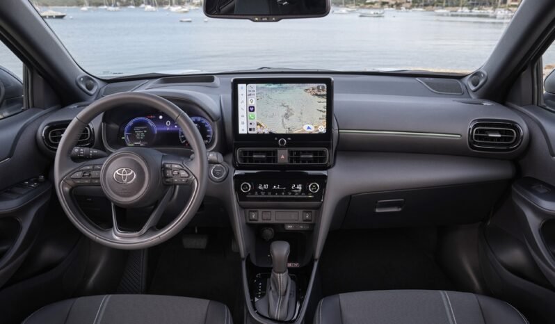 TOYOTA Yaris Cross voll