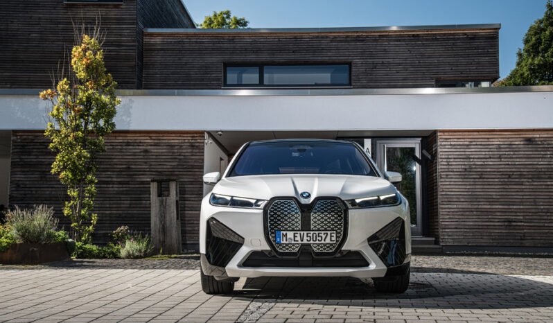 BMW iX كامل
