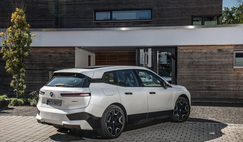BMW iX كامل