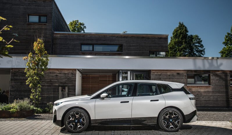 BMW iX كامل