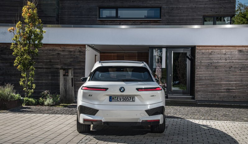 BMW iX كامل