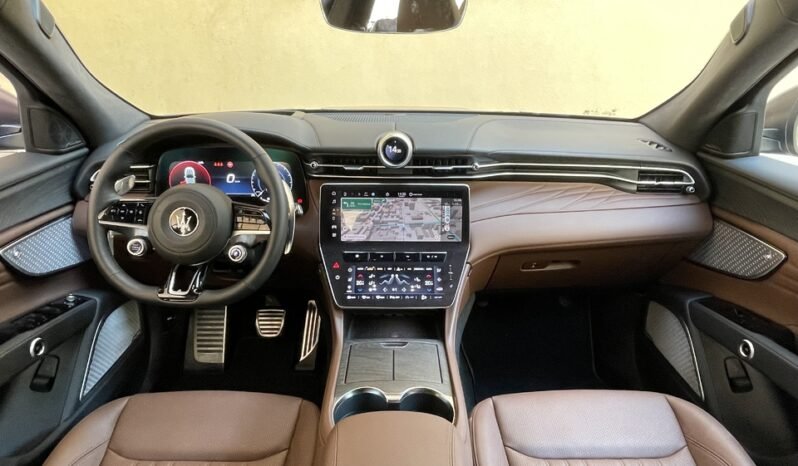 MASERATI Grecale completo