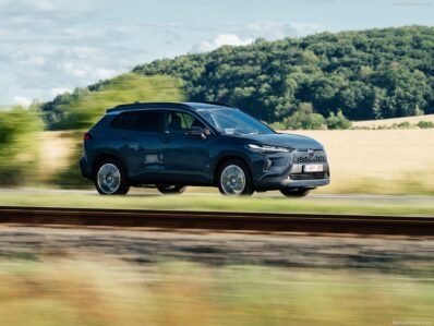 TOYOTA Corolla X SUV