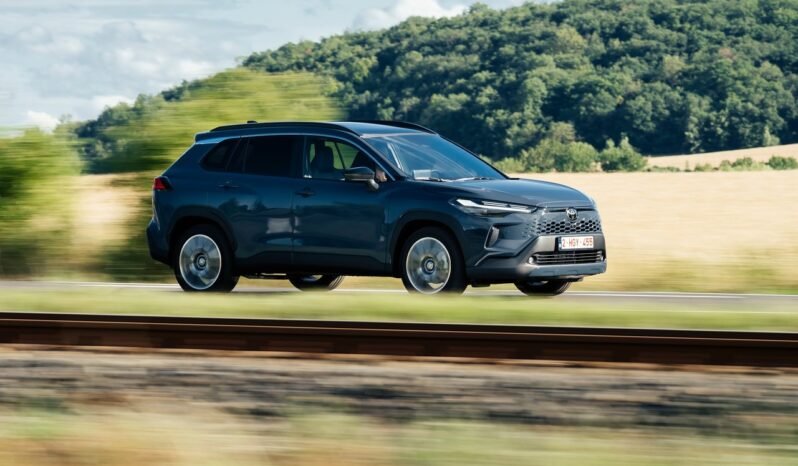 TOYOTA Corolla X SUV كامل