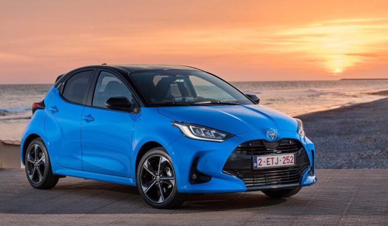 TOYOTA Yaris HEV كامل