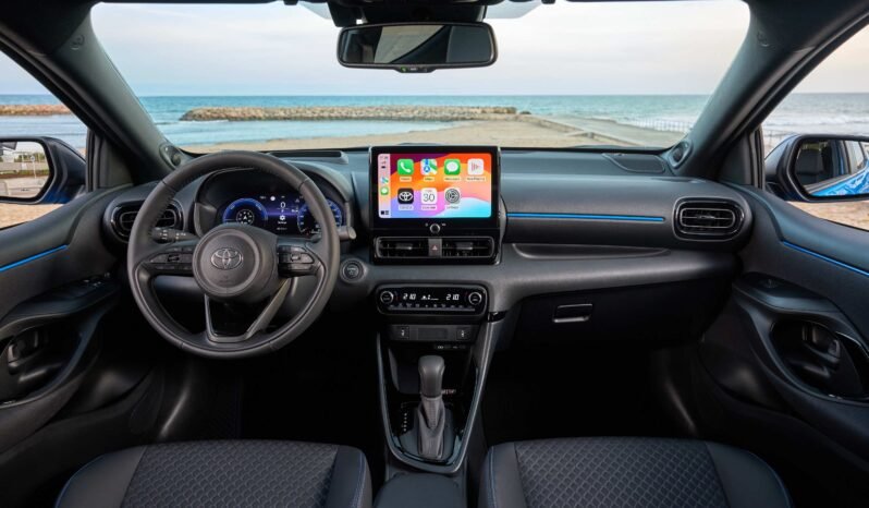 TOYOTA Yaris HEV كامل