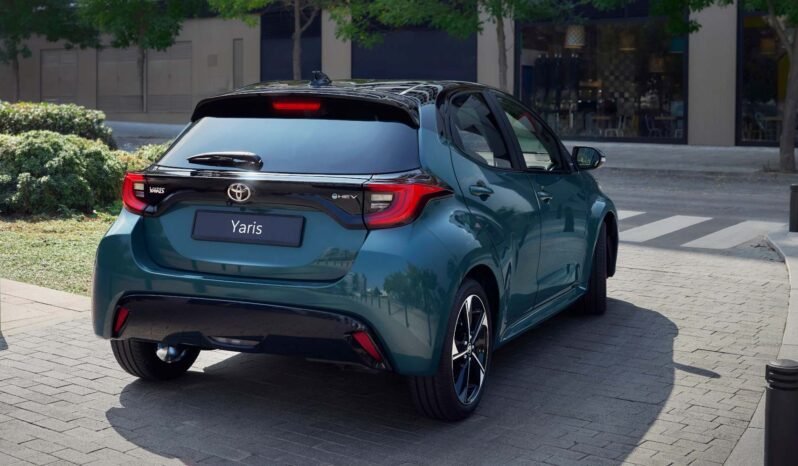 TOYOTA Yaris HEV كامل