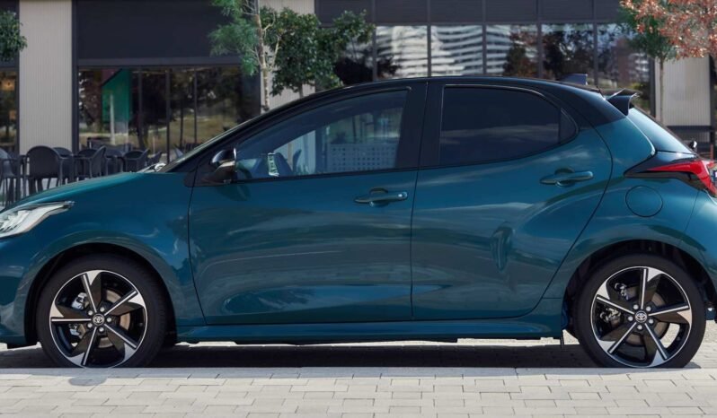 TOYOTA Yaris HEV كامل