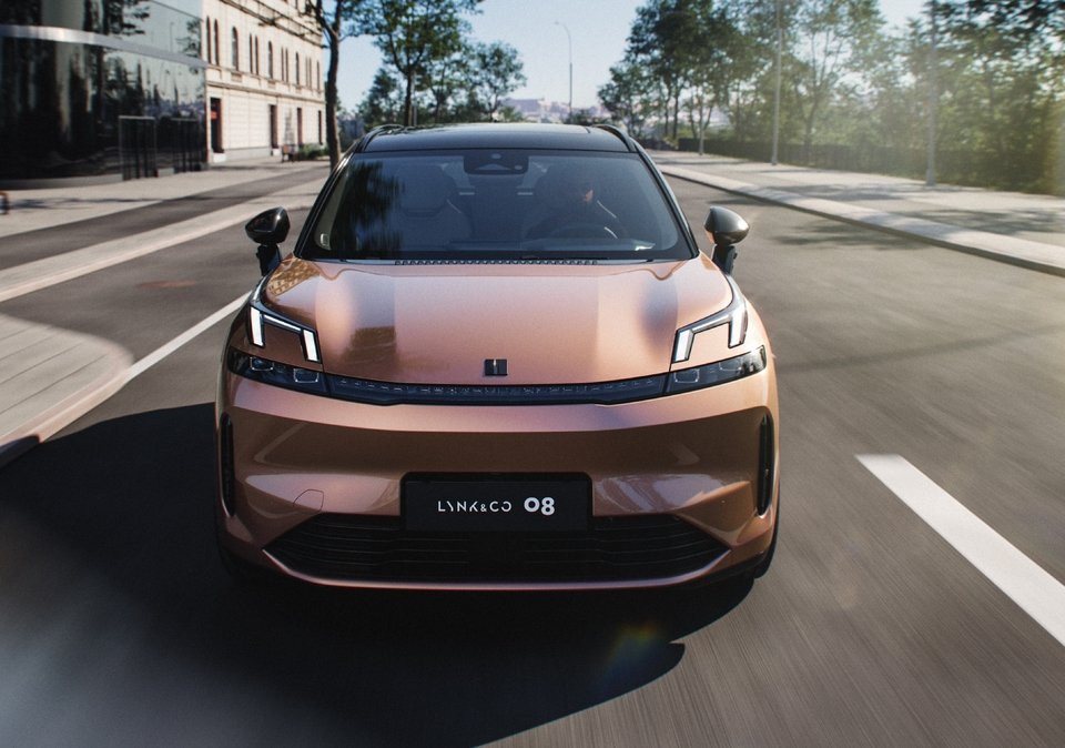 LYNK & CO 08