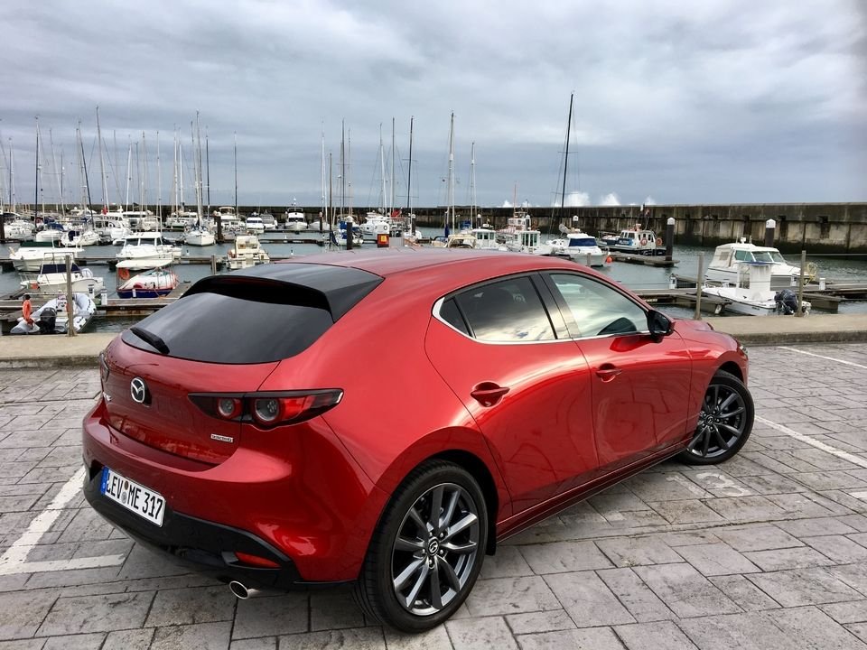 MAZDA 3