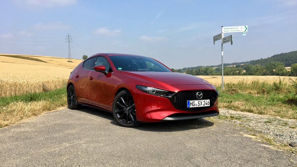 MAZDA 3
