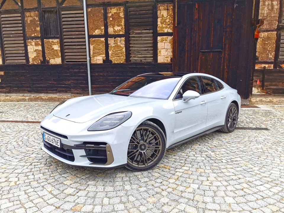 PORSCHE Panamera